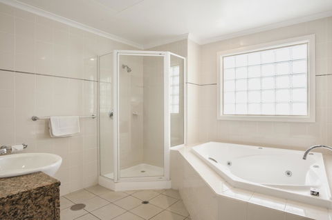 Marina Hotel - Accommodation Brisbane 2