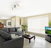 Ainslie Roberts Drive Retreat - Accommodation Brisbane