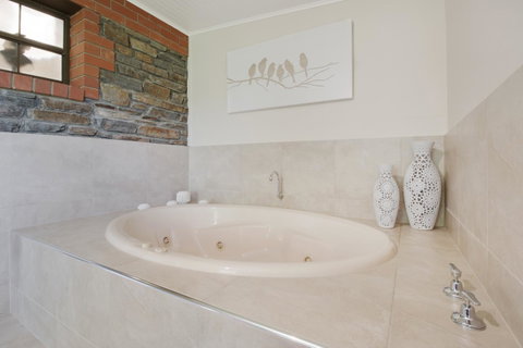 Stonewell Cottages And Vineyards - Accommodation Brisbane 23