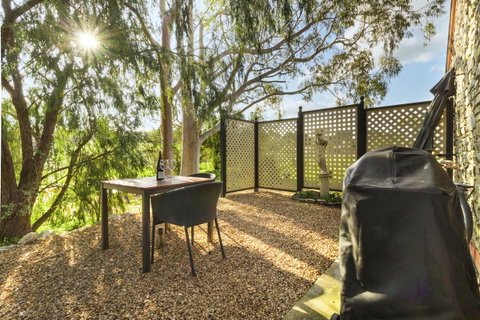 Stonewell Cottages And Vineyards - Accommodation Brisbane 17