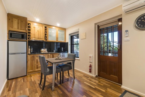 Stonewell Cottages And Vineyards - Accommodation Brisbane 11