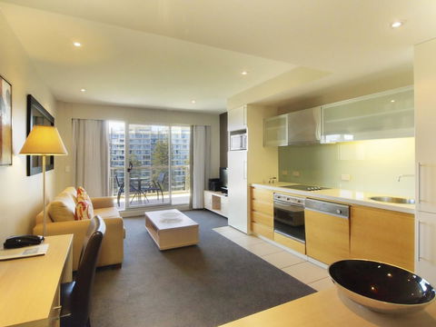 Oaks Glenelg Plaza Pier Suites - Accommodation Brisbane 6