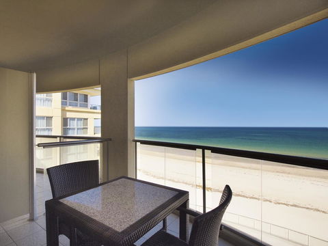 Oaks Glenelg Plaza Pier Suites - Accommodation Brisbane 4