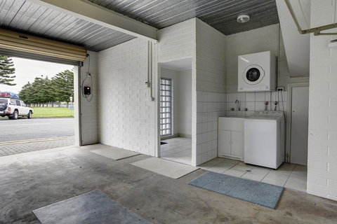 Tasman Beachside Apartment - Accommodation Brisbane 11