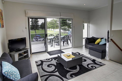 Tasman Beachside Apartment - Accommodation Brisbane 4