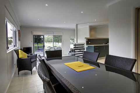 Tasman Beachside Apartment - Accommodation Brisbane 5