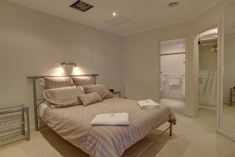 Tasman Beachside Apartment - Accommodation Brisbane 6