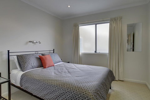 Tasman Beachside Apartment - Accommodation Brisbane 8