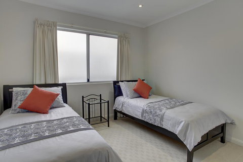 Tasman Beachside Apartment - Accommodation Brisbane 9
