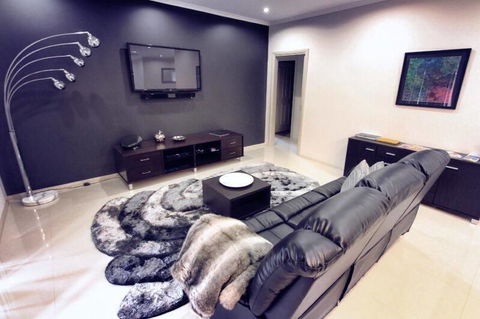 Casavino Luxury Villa - Accommodation Brisbane 0