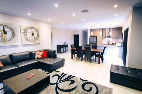 Casavino Luxury Villa - Accommodation Brisbane 3