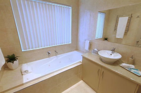 Casavino Luxury Villa - Accommodation Brisbane 26