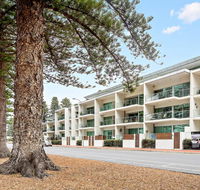 Breeze Beachfront Apartments - Accommodation Brisbane