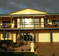 Beachside Escape on The Esplanade - Accommodation Brisbane