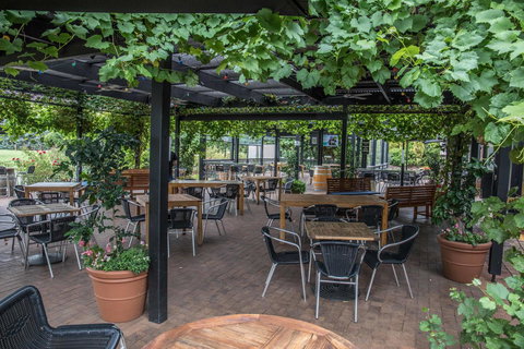 Mick O\'Sheas - Accommodation Brisbane 38