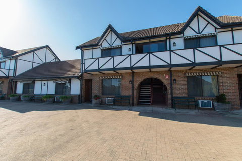 Mick O\'Sheas - Accommodation Brisbane 36