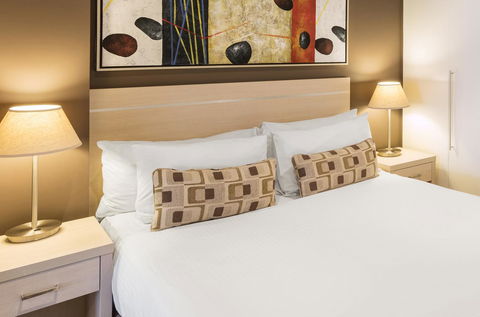 Apartments @ 16 Holdfast - Accommodation Brisbane 11