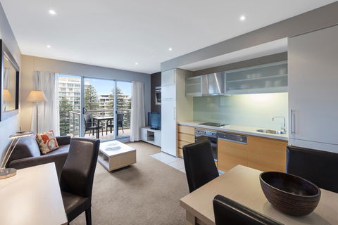 Apartments @ 16 Holdfast - Accommodation Brisbane 5
