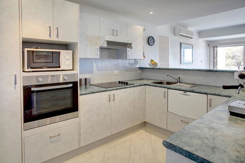 Bay Bliss - Accommodation Brisbane 7