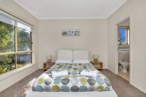 The Lighthouse - Port Willunga - C21 SouthCoast Holidays - Accommodation Brisbane 3