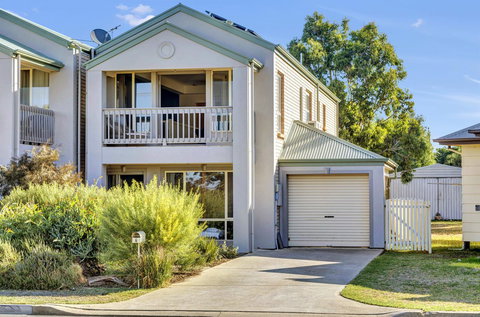 The Lighthouse - Port Willunga - C21 SouthCoast Holidays - Accommodation Brisbane 0