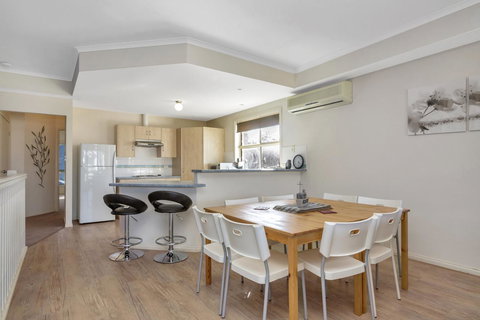 The Lighthouse - Port Willunga - C21 SouthCoast Holidays - Accommodation Brisbane 5