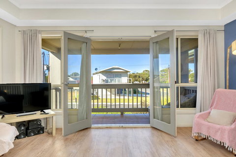 The Lighthouse - Port Willunga - C21 SouthCoast Holidays - Accommodation Brisbane 2