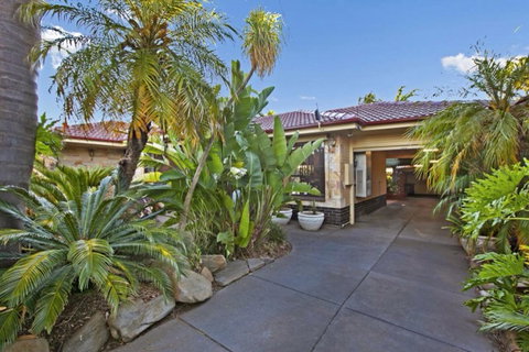 The Palms - Accommodation Brisbane 7