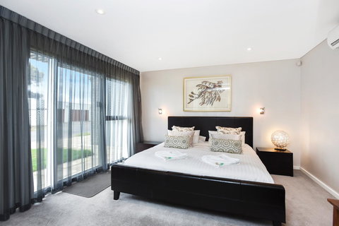 Esplanade Escape - Accommodation Brisbane 25