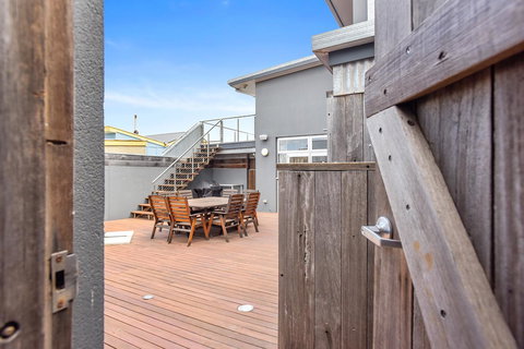 Esplanade Escape - Accommodation Brisbane 9