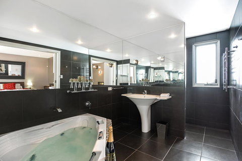 Esplanade Escape - Accommodation Brisbane 7