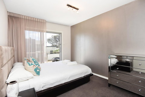 Esplanade Escape - Accommodation Brisbane 13