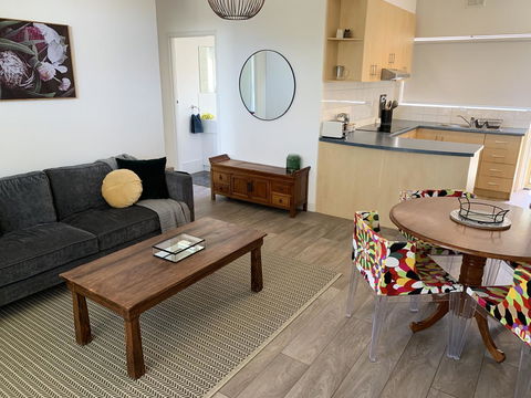 Sunshine Four - Accommodation Brisbane 0