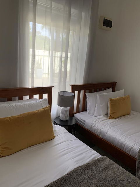 Sunshine Four - Accommodation Brisbane 35