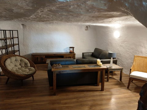 Desert Gum Retreat Gough St - Accommodation Brisbane 8