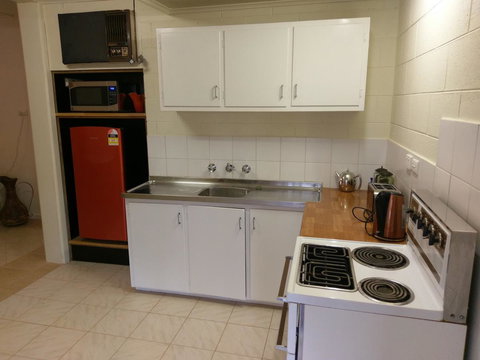 Desert Gum Retreat Gough St - Accommodation Brisbane 18