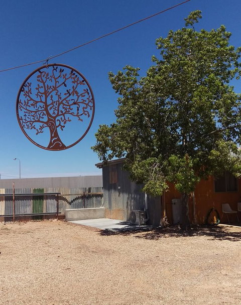 Desert Gum Retreat Gough St - Accommodation Brisbane 23