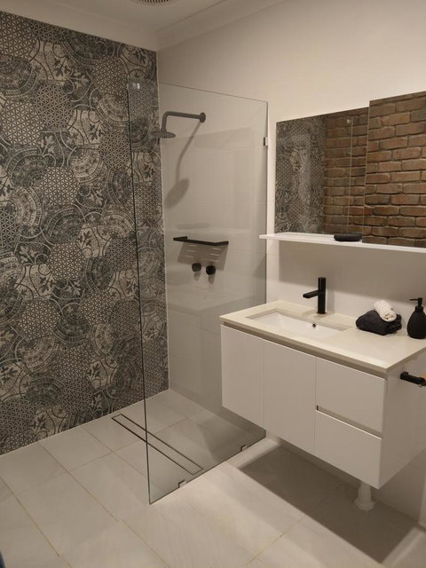 Desert Gum Retreat Gough St - Accommodation Brisbane 12