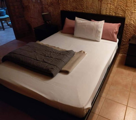 Desert Gum Retreat Gough St - Accommodation Brisbane 6