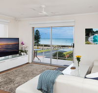 Stylish 3 Bedroom Beachview Apartment - Accommodation Brisbane