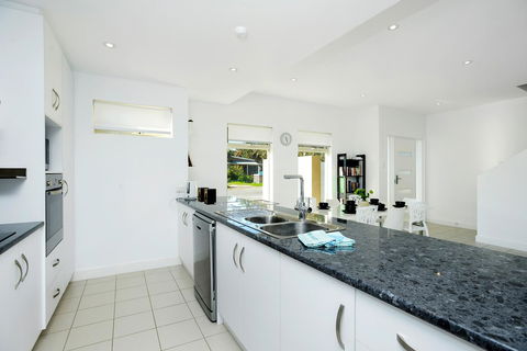Blue Zone - Aldinga Beach - Accommodation Brisbane 4