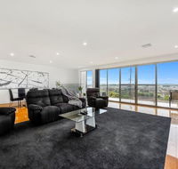 BENGALEE EXECUTIVE TOWNHOUSE- MODERN  STYLISH - Accommodation Brisbane
