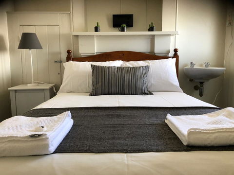 Cornwall Hotel - Accommodation Brisbane 0