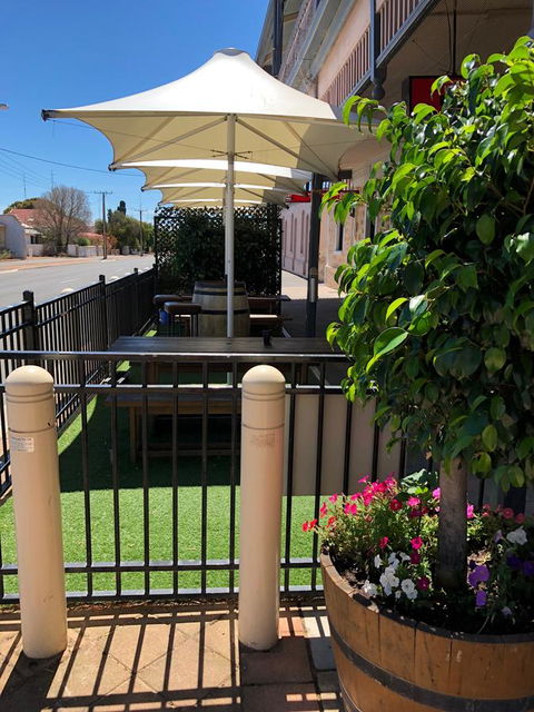 Cornwall Hotel - Accommodation Brisbane 2