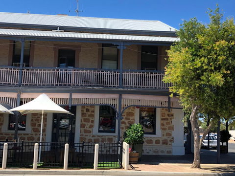 Cornwall Hotel - Accommodation Brisbane 1