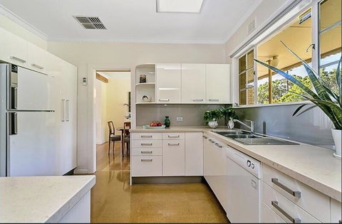 Stunning House With Beautiful Entertainment Area!! - Accommodation Brisbane 10
