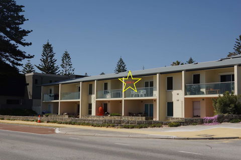 Cottesloe Beachfront Ocean View Apartment - Accommodation Brisbane 1