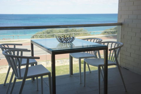 Cottesloe Beachfront Ocean View Apartment - Accommodation Brisbane 5