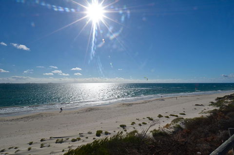 Cottesloe Beachfront Ocean View Apartment - Accommodation Brisbane 8