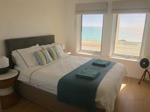 Cottesloe Beachfront Ocean View Apartment - Accommodation Brisbane 2